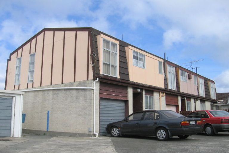 Photo of property in 4 Cobar Close, Maupuia, Wellington, 6022
