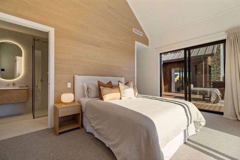 Photo of property in 30 Cunninghams Drive, Jacks Point, Queenstown, 9371