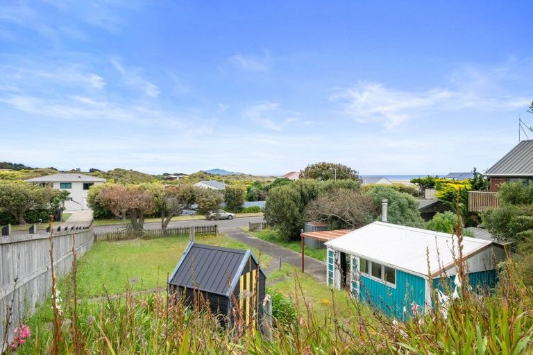 Photo of property in 11 James Street, Waikawa Beach, Manakau, 5573