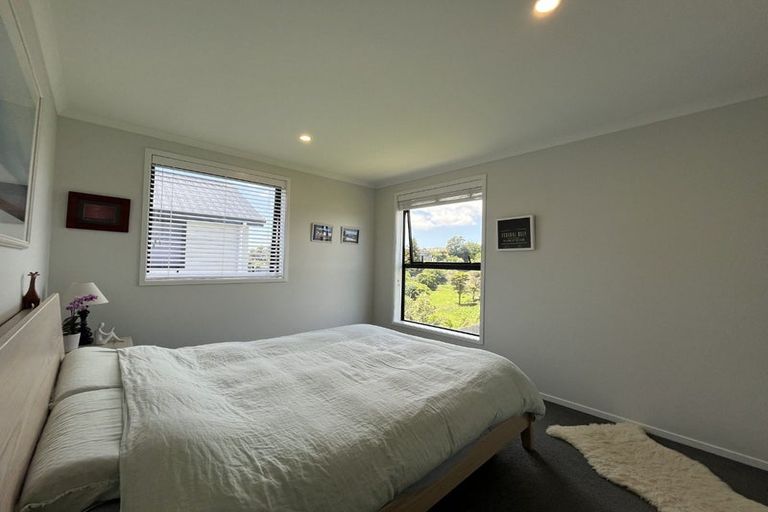 Photo of property in 10 Discovery Place, Marfell, New Plymouth, 4310