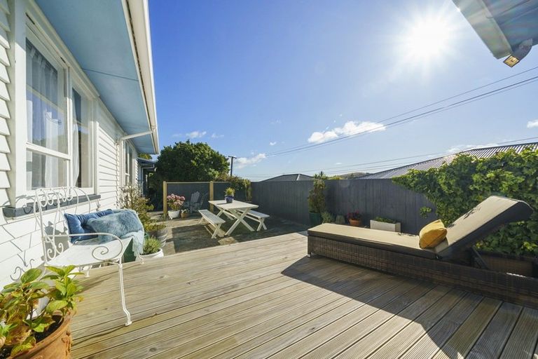 Photo of property in 8 Balmain Street, Newlands, Wellington, 6037