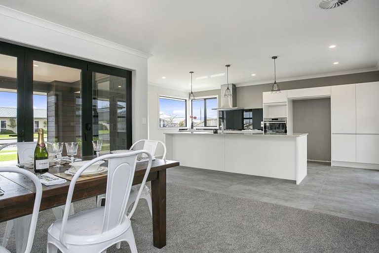 Photo of property in 35 Tulip Drive, Cambridge, 3434