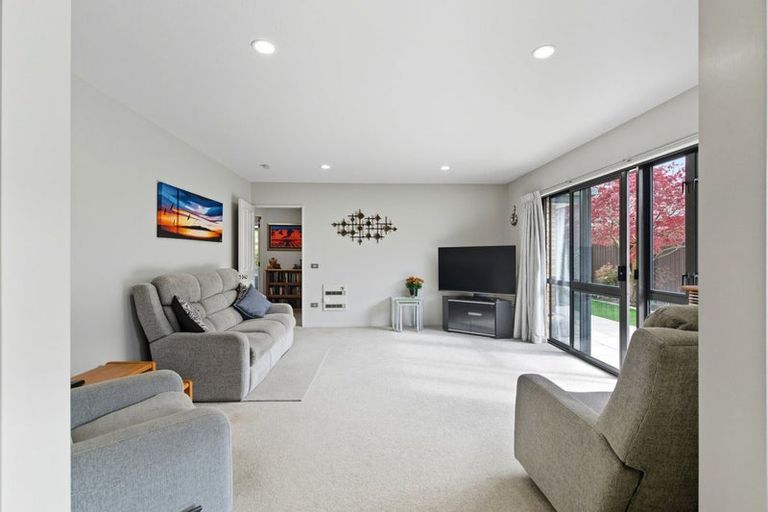 Photo of property in 1/5 Jadewynn Place, Halswell, Christchurch, 8025