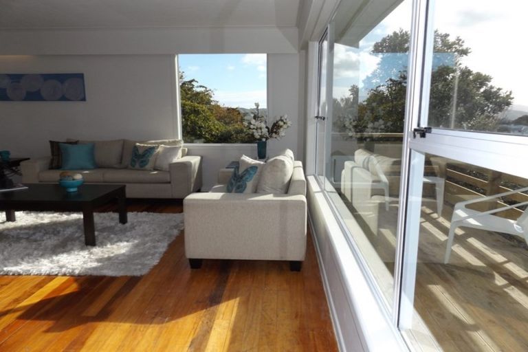 Photo of property in 6 Link Road, Newlands, Wellington, 6037