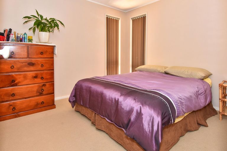 Photo of property in 16 Eloise Place, Clendon Park, Auckland, 2103