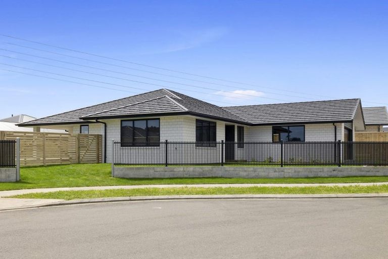 Photo of property in 8 Kararaina Close, Whalers Gate, New Plymouth, 4310