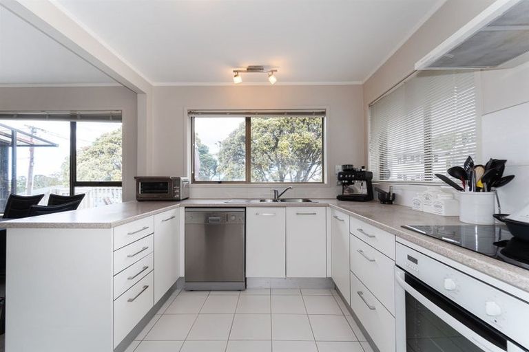 Photo of property in 1/12 Kauri Glen Road, Northcote, Auckland, 0627