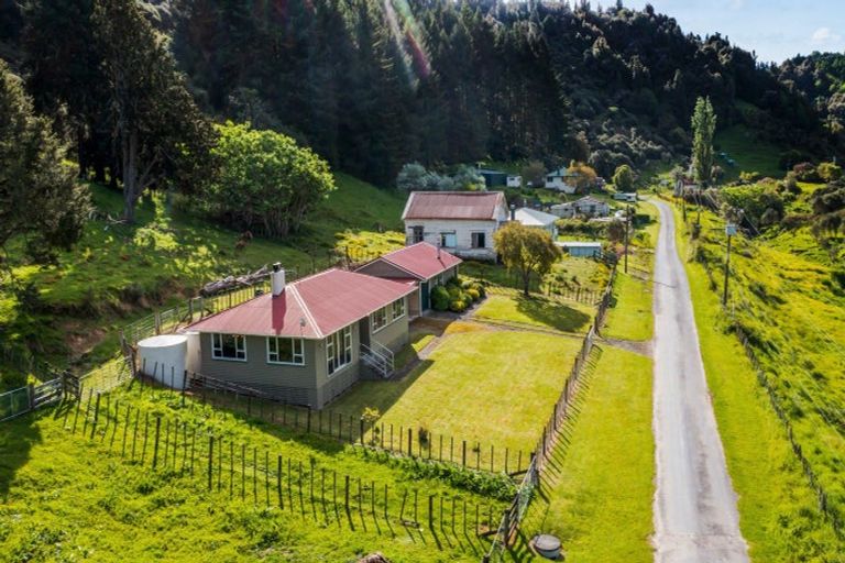 Photo of property in 48a-b Whangamomona Road, Whangamomona, Stratford, 4396