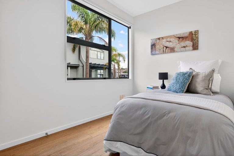 Photo of property in 5/1 Hillcrest Avenue, Hillcrest, Auckland, 0627