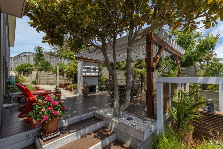 Photo of property in 12 Charlotte Way, Raumati South, Paraparaumu, 5032