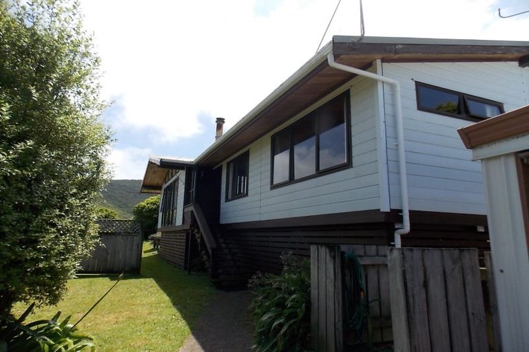 Photo of property in 16 John Witton Drive, Crofton Downs, Wellington, 6035