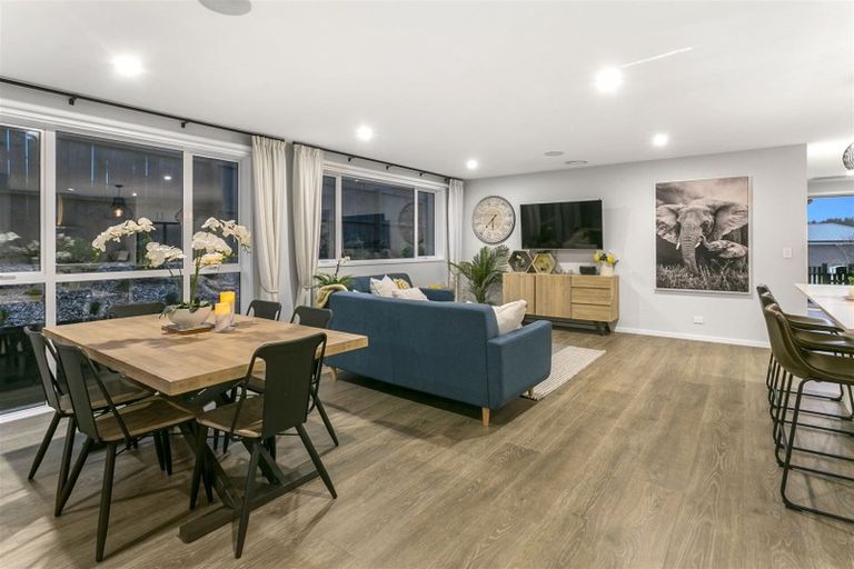 Photo of property in 1 Grenache Way, Kumeu, 0810