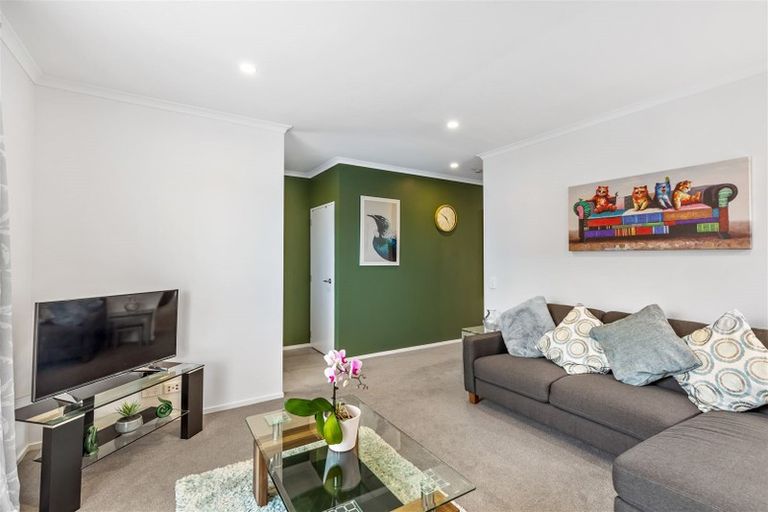 Photo of property in 22 Samuel Cassidy Avenue, Swanson, Auckland, 0614