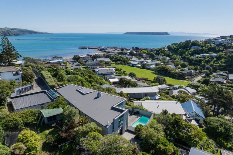Photo of property in 32 Roys Road, Plimmerton, Porirua, 5026