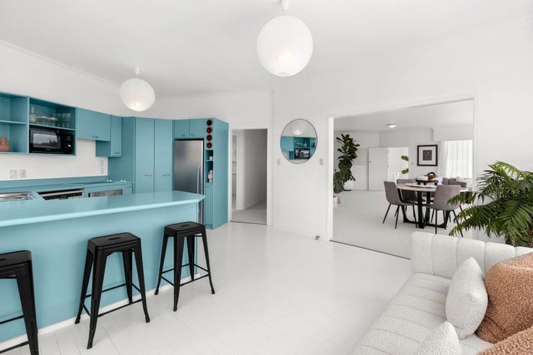 Photo of property in 8 Wallace Place, Westown, New Plymouth, 4310