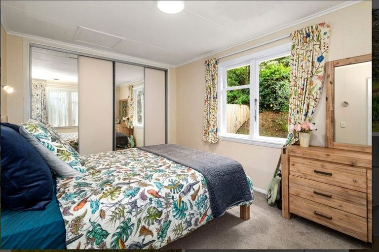 Photo of property in 1 Westhaven Drive, Tawa, Wellington, 5028