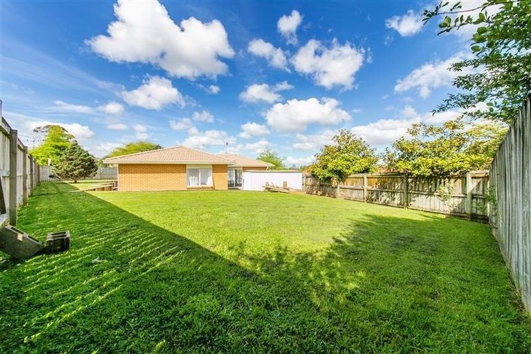 Photo of property in 1 Jacinta Grove, Swanson, Auckland, 0612