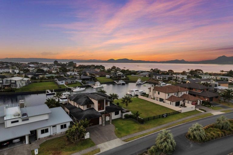 Photo of property in 12 Rauiri Drive, One Tree Point, 0118