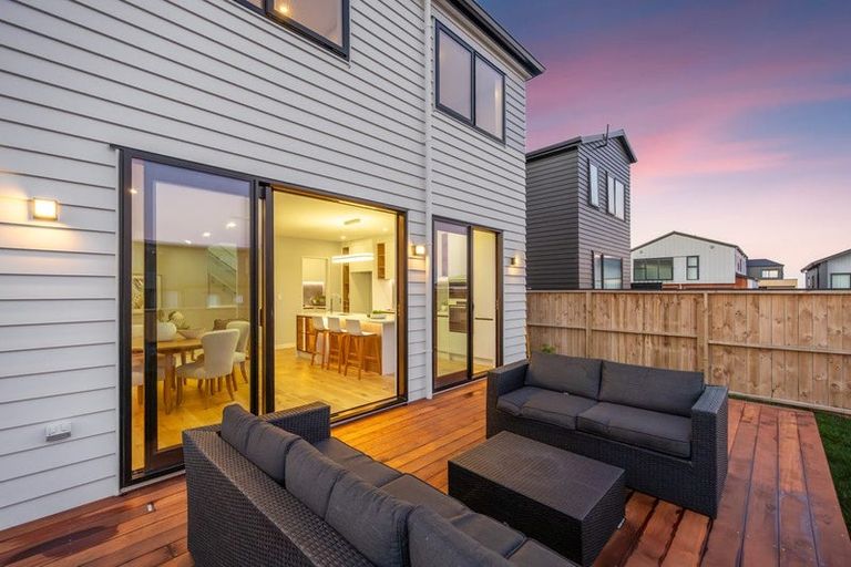 Photo of property in 7 Makumaku Place, Long Bay, Auckland, 0630