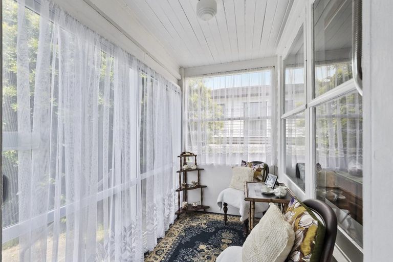 Photo of property in 18 Lane Road, Weymouth, Auckland, 2103