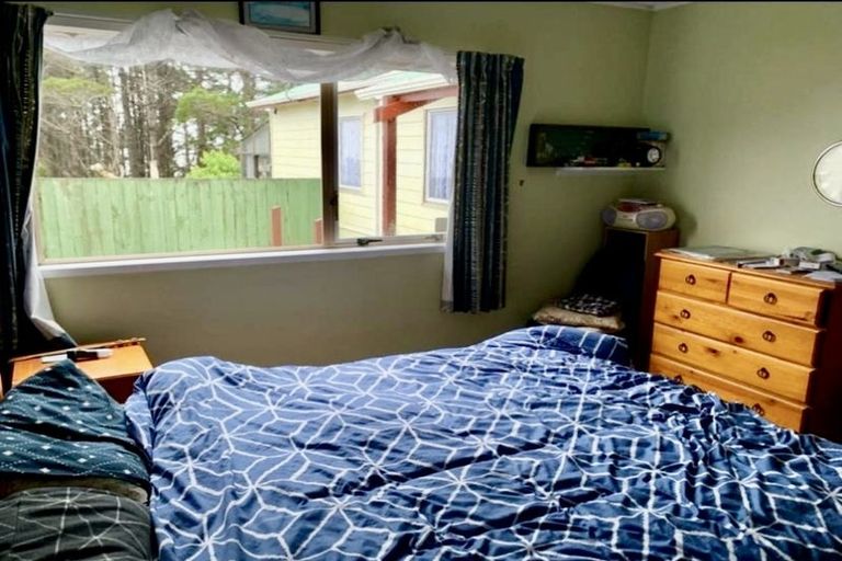 Photo of property in 41 Colchester Crescent, Newlands, Wellington, 6037