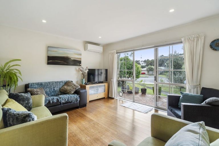 Photo of property in 41 Waimoko Glen, Swanson, Auckland, 0612