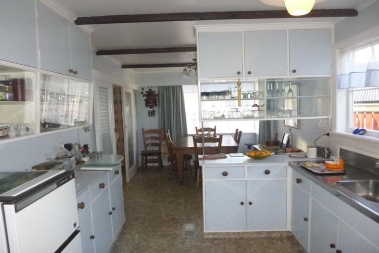 Photo of property in 2 Matuku Street, Heretaunga, Upper Hutt, 5018