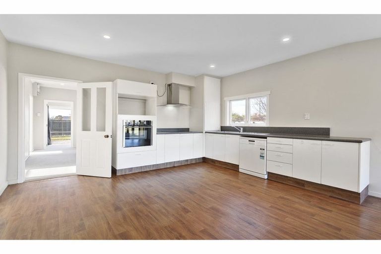 Photo of property in 5 Main North Road, Woodend, 7610