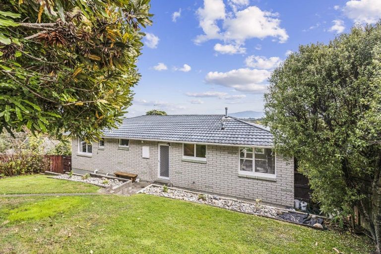 Photo of property in 51 Kakariki Grove, Waikanae, 5036