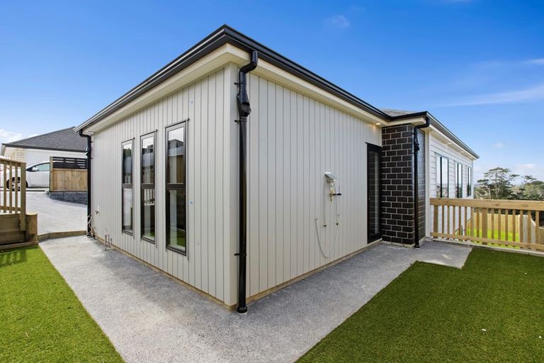 Photo of property in 85b Lake Panorama Drive, Henderson Valley, Auckland, 0614