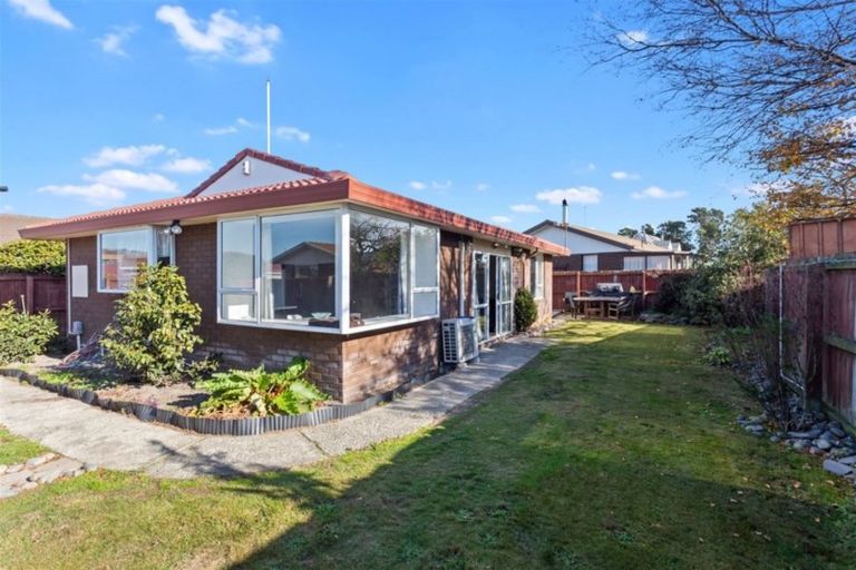 Photo of property in 2/12 Glenbyre Place, Bromley, Christchurch, 8062