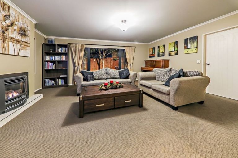 Photo of property in 11 Karson Place, Flat Bush, Auckland, 2016