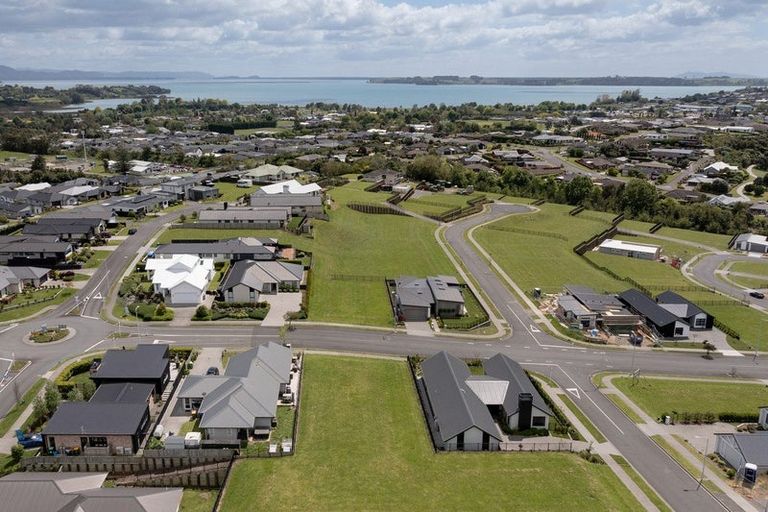 Photo of property in 32 Ridge Drive, Omokoroa, 3114