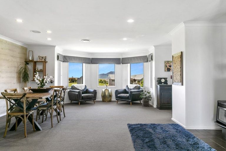 Photo of property in 71 Loch Views Road, Acacia Bay, Taupo, 3385