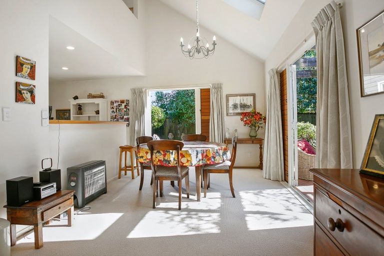 Photo of property in 29b Clare Street, Cambridge, 3434