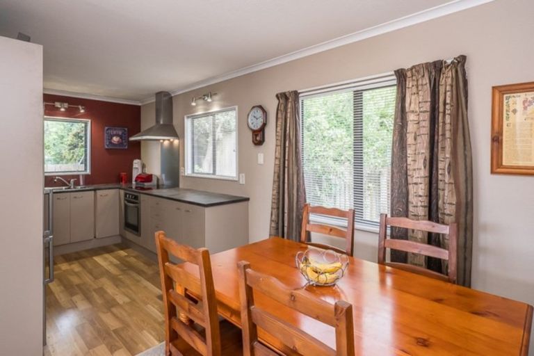 Photo of property in 92 Queens Road, Waikanae Beach, Waikanae, 5036