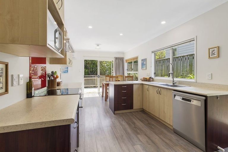 Photo of property in 2 Corlett Road, Plimmerton, Porirua, 5026