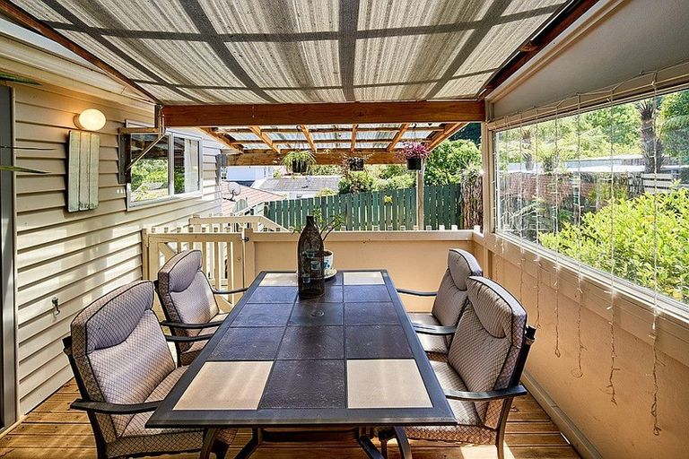 Photo of property in 73 Blue Mountains Road, Pinehaven, Upper Hutt, 5019
