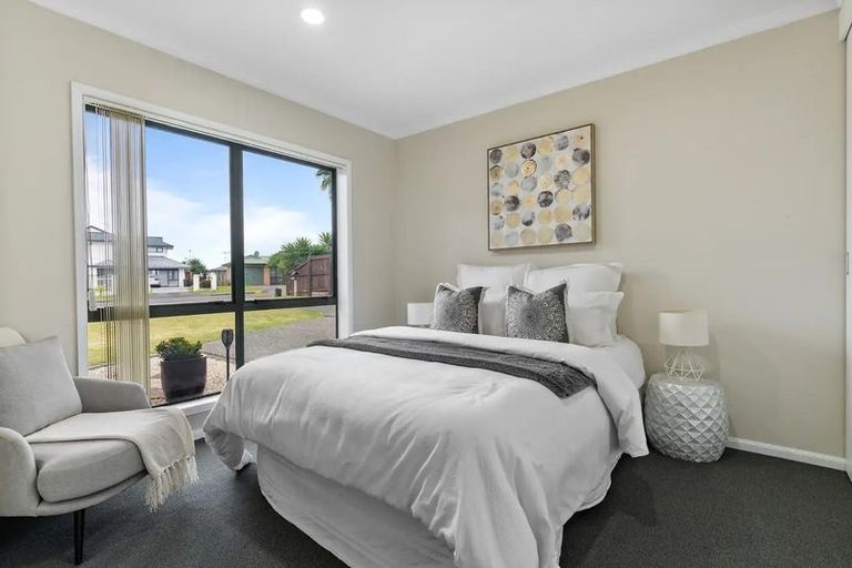 Photo of property in 8 Samara Place, Clendon Park, Auckland, 2103