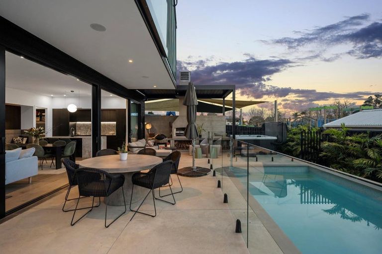 Photo of property in 23 Otakau Road, Milford, Auckland, 0620