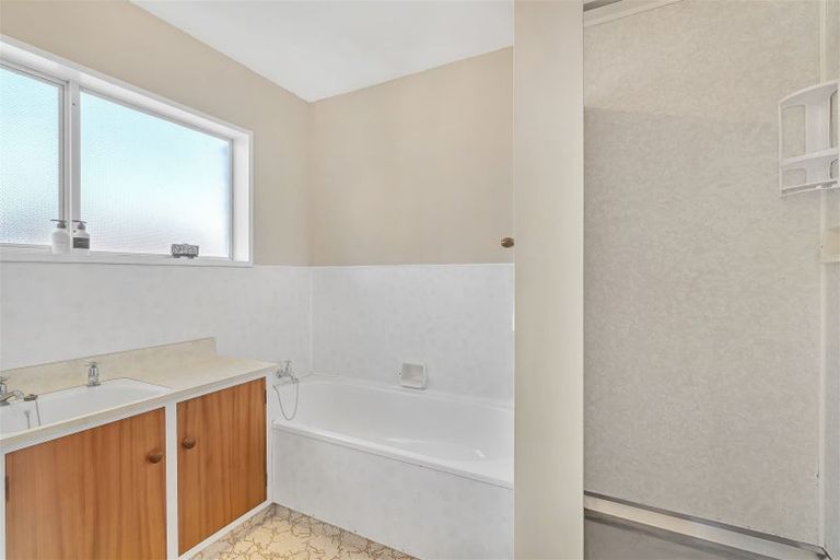 Photo of property in 70a Cutts Road, Russley, Christchurch, 8042