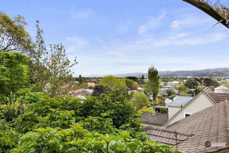 Photo of property in 18 Woodvale Grove, Fairfield, Lower Hutt, 5011