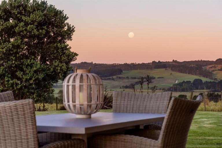 Photo of property in 135b Hutchinson Road, Helensville, 0875