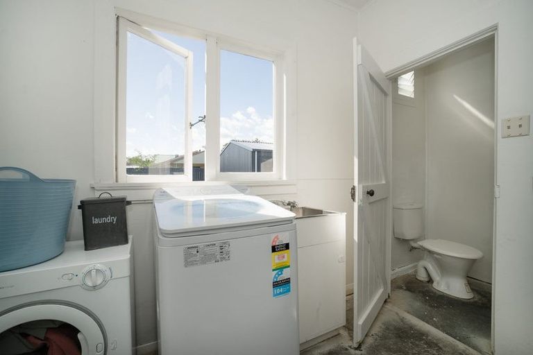 Photo of property in 21 Burns Avenue, Takaro, Palmerston North, 4412