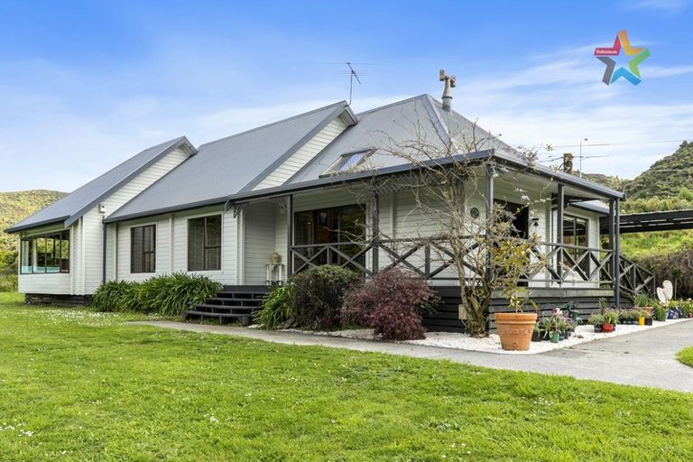 Photo of property in 1 Cottle Heath Close, Manor Park, Lower Hutt, 5019
