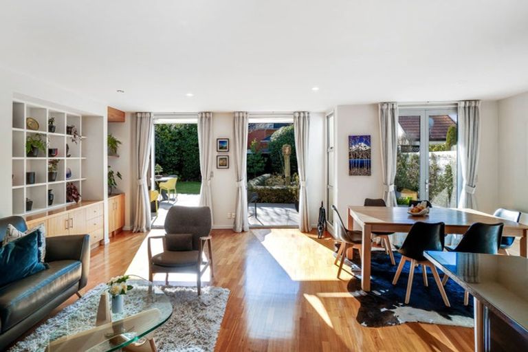 Photo of property in 32 Kilmarnock Street, Riccarton, Christchurch, 8011