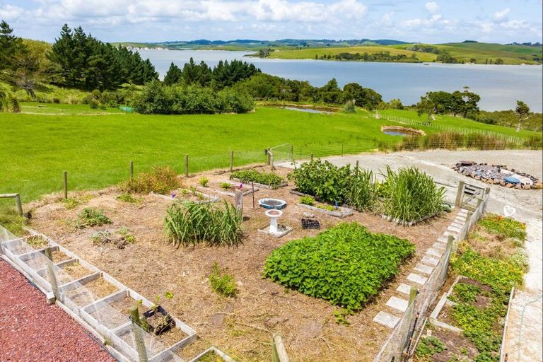 Photo of property in 24 Karakanui Road, Tinopai, Matakohe, 0593