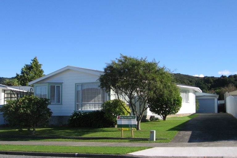 Photo of property in 51 Momona Street, Wainuiomata, Lower Hutt, 5014