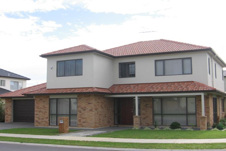 Photo of property in 16 Bridgefield Crescent, Flat Bush, Auckland, 2016