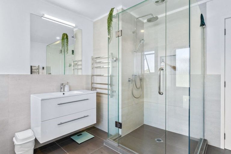 Photo of property in 10 Ardern Avenue, Stanmore Bay, Whangaparaoa, 0932